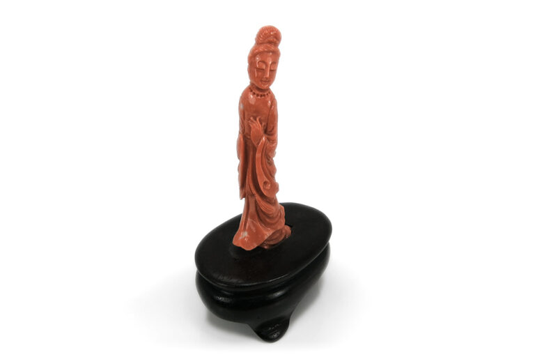 Asiatika Koralle Figur geschnitzt 8,0 cm Dame Frau China [BRORS 16024]