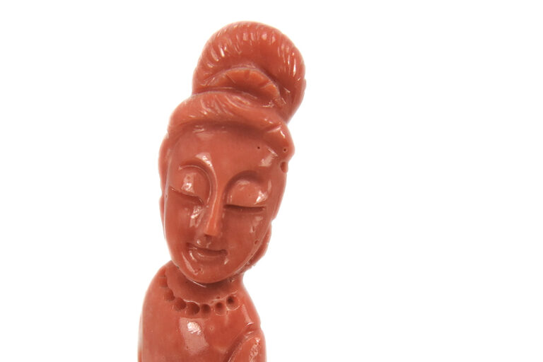 Asiatika Koralle Figur geschnitzt 8,0 cm Dame Frau China [BRORS 16024]