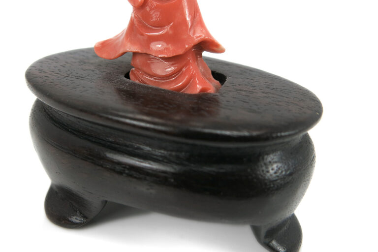 Asiatika Koralle Figur geschnitzt 8,0 cm Dame Frau China [BRORS 16024]