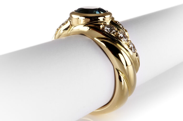 Ring Saphir unbehandelt Sri Lanka 2,75 ct + 8 Brillanten Gold IGI [BRORS 20076]