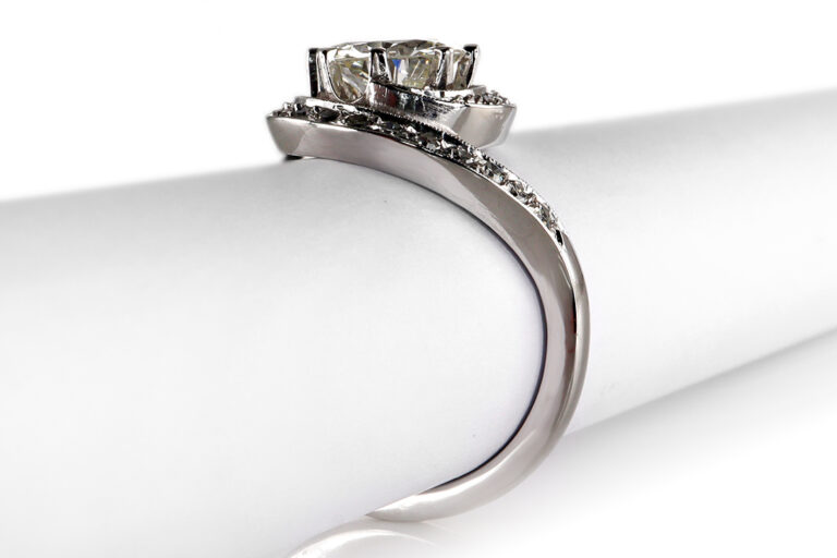 Ring 1 Brillant 1,34 ct I/SI2 +27 Diamanten 750 Gold IGI Gutachten [BRORS 20306]