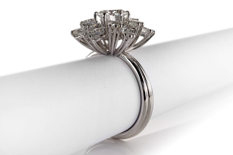 Ring 1 Brillant 1,04 ct G/VS2 +12 Diamanten 1,26 ct IGI Gutachten [BRORS 20307]