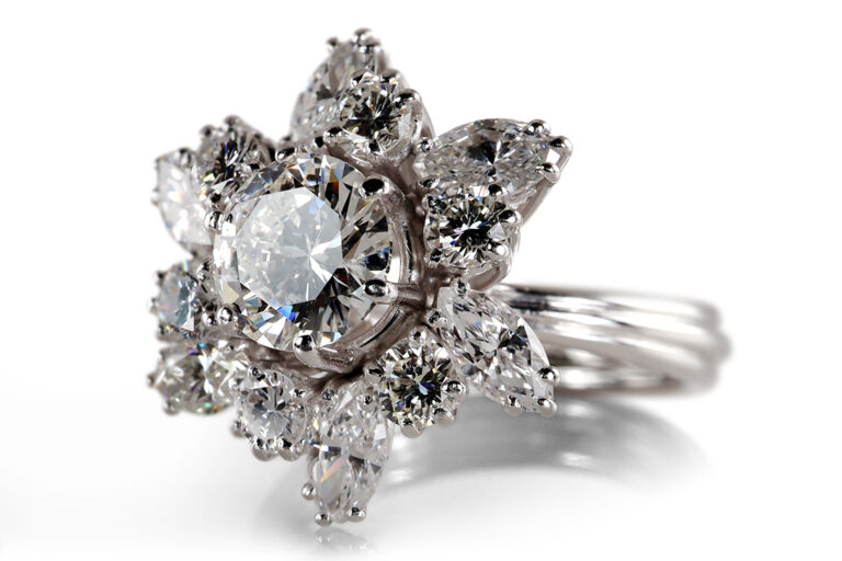 Ring 1 Brillant 1,04 ct G/VS2 +12 Diamanten 1,26 ct IGI Gutachten [BRORS 20307]