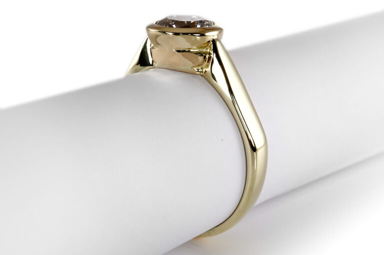 Ring 1 Brillant 1,10 ct E-F/VS2 585 Gelbgold IGI Gutachten Gr. 57 [BRORS 20319]