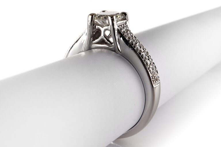 Ring 33 Brillanten insg ca 0,99 ct 585 Gold DPL Gutachten Gr. 54 [BRORS 20343]