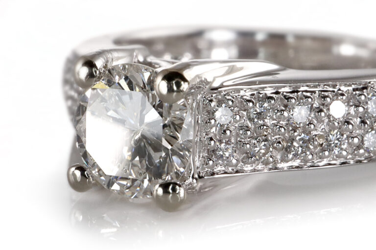 Ring 33 Brillanten insg ca 0,99 ct 585 Gold DPL Gutachten Gr. 54 [BRORS 20343]