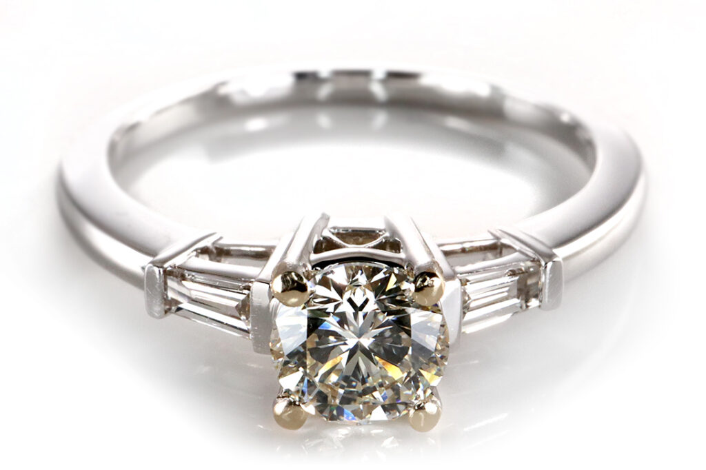 Ring 3 Diamanten insg ca 0,63 ct 750 Weißgold DPL Gutachten Gr. 54 [BRORS 20344]