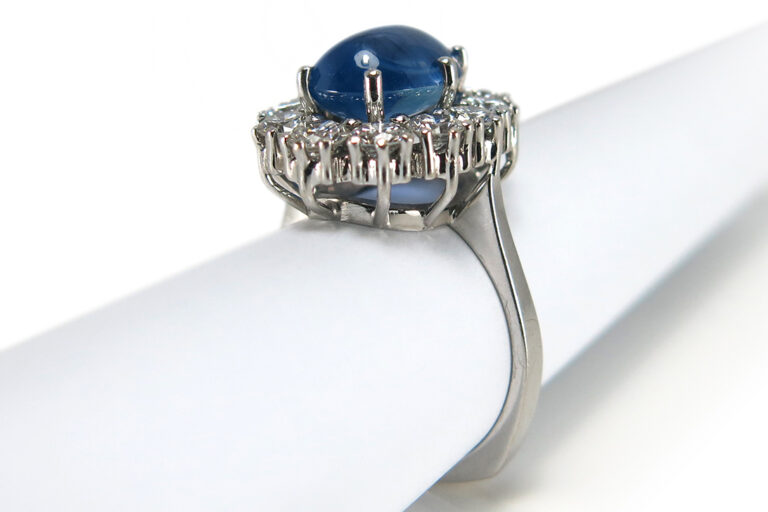 Ring 1 Saphir 5,19ct + 12 G/VVSI 585 Weißgold [BRORS 15034]