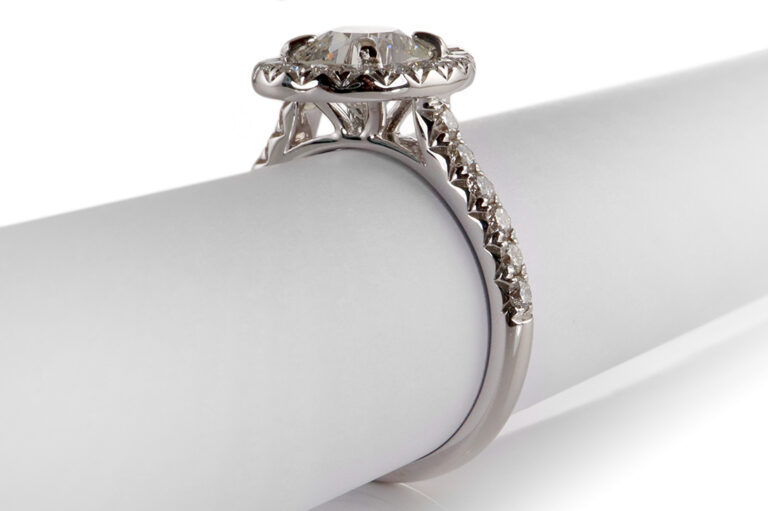 Ring 1 Diamant 1,58 ct + 30 Brillanten 0,64 ct Weißgold DPL Gr.55 [BRORS 20406]