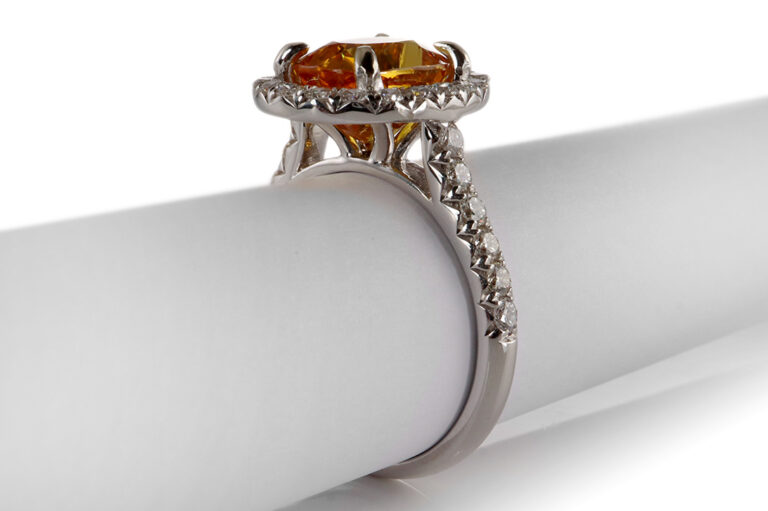 Ring orange gelber Saphir 3,59 Karat 32 Brillanten 750 Gold DSEF [BRORS 20408]