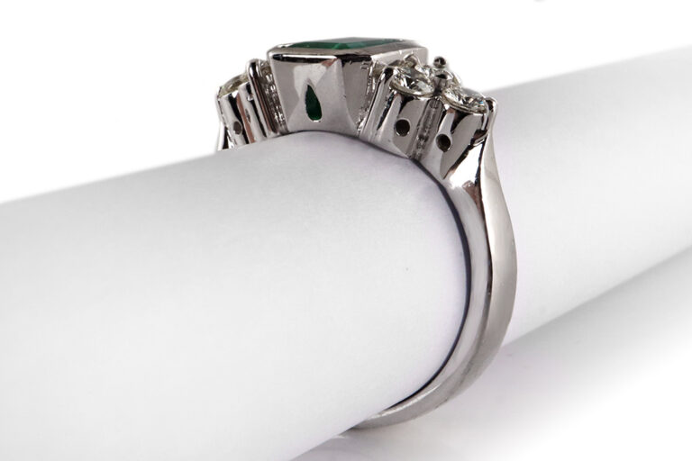 Ring Colombia Smaragd 1,2 ct + Brillanten ca 0,45 ct IGI Gutachten [BRORS 20421]
