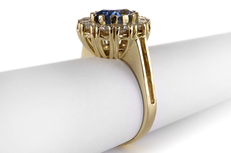 Ring Saphir 3,0 ct + 12 Brillanten 1,2 ct 585 Gelbgold IGI Gr 55 [BRORS 20422]