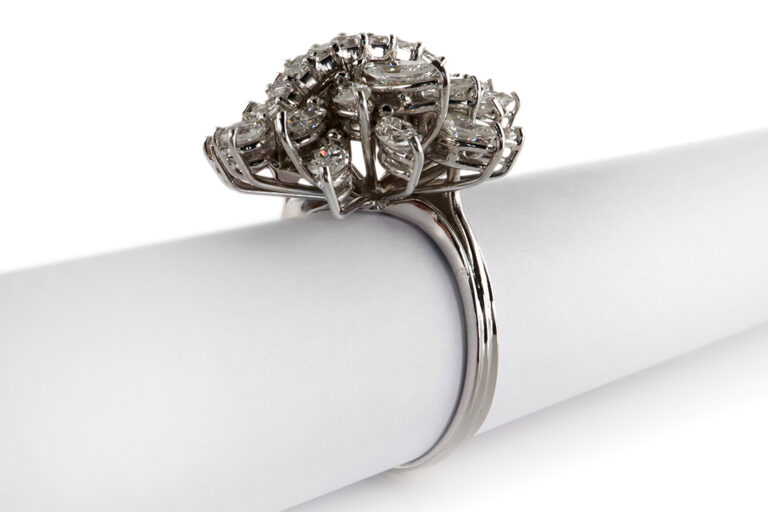 Ring 32 Diamanten 3,55 ct D-E-F/VVS-VS 750 Gold IGI Gutachten [BRORS 20424]