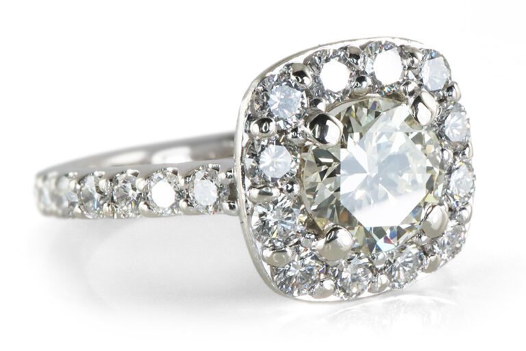 Ring Brillant 1,15 ct N-O/VS2 + 26 Dia. 0,65 ct 585 Weißgold Gr 53 [BRORS 19535]