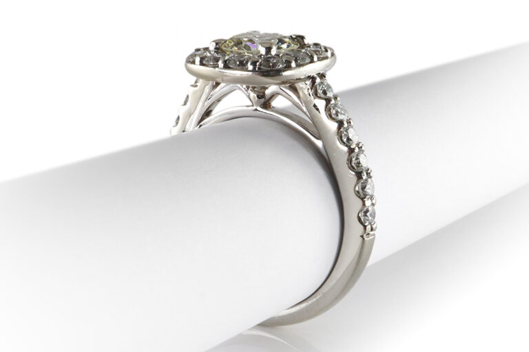 Ring Brillant 1,15 ct N-O/VS2 + 26 Dia. 0,65 ct 585 Weißgold Gr 53 [BRORS 19535]