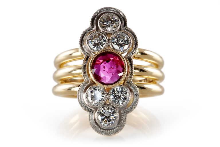 Katzler Ring Rubin ca 0,5 ct + 6 Brillanten ca 0,6 ct TW/VVS Gold [BRORS 20120]