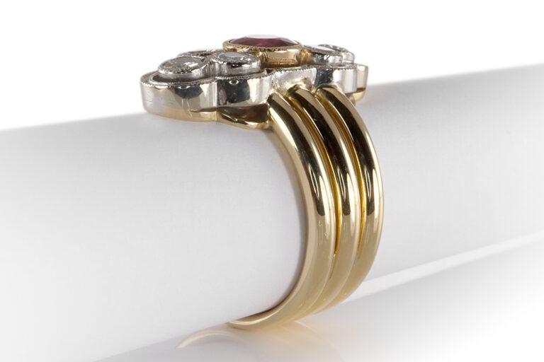 Katzler Ring Rubin ca 0,5 ct + 6 Brillanten ca 0,6 ct TW/VVS Gold [BRORS 20120]