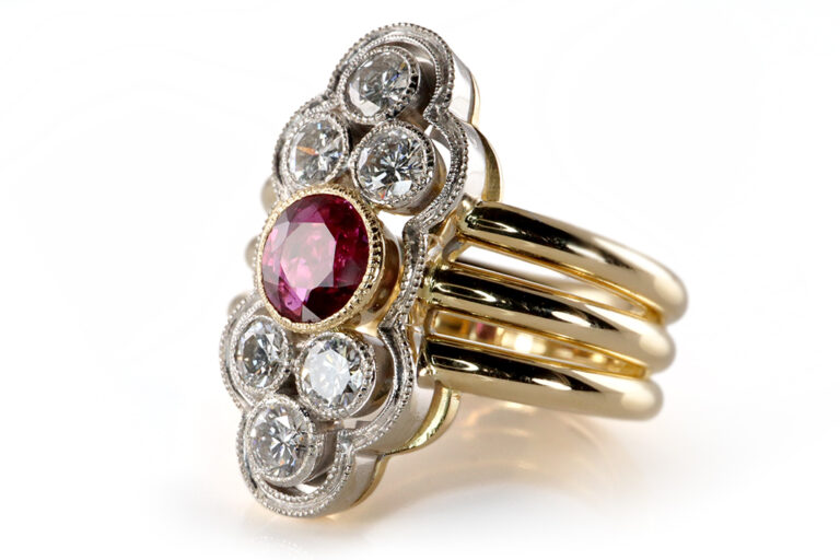 Katzler Ring Rubin ca 0,5 ct + 6 Brillanten ca 0,6 ct TW/VVS Gold [BRORS 20120]