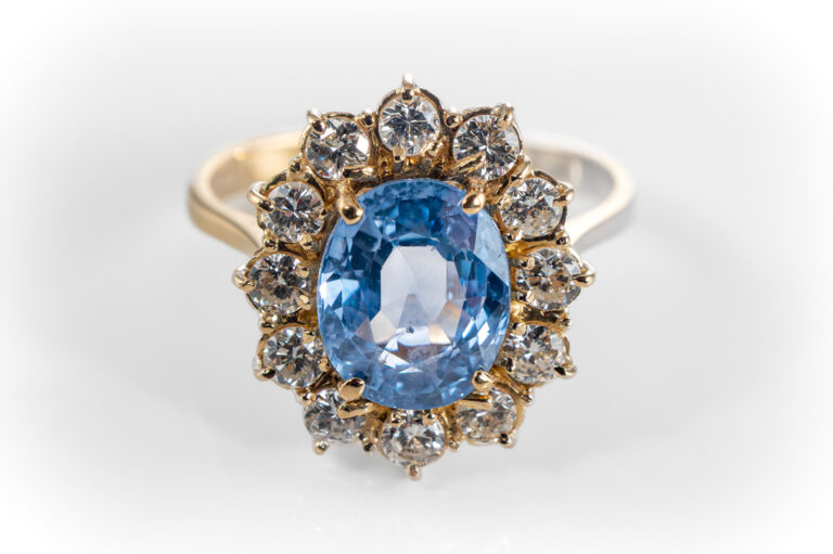 Ring 1 Saphir 4,53 Karat 12 Brillanten ca 1,0 ct DSEF Gutachten [BRORS 20436]
