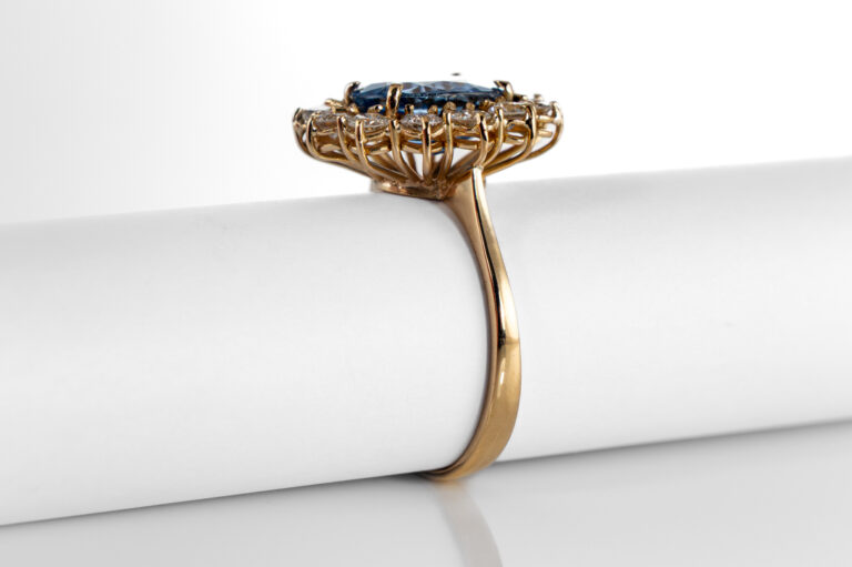 Ring 1 Saphir 4,53 Karat 12 Brillanten ca 1,0 ct DSEF Gutachten [BRORS 20436]