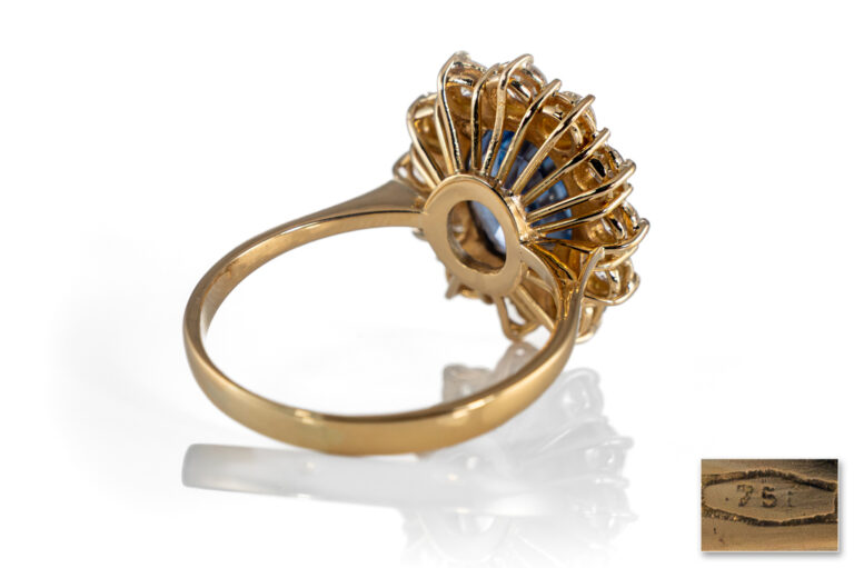 Ring 1 Saphir 4,53 Karat 12 Brillanten ca 1,0 ct DSEF Gutachten [BRORS 20436]