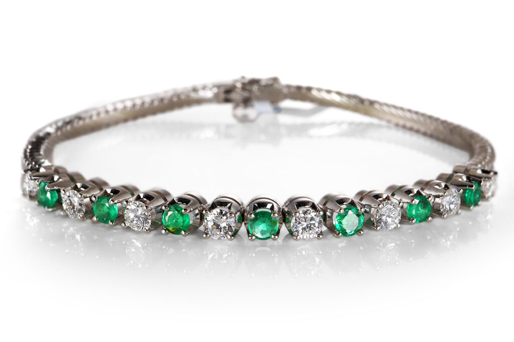 Armband 7 Smaragde 0,50 ct + 8 Brillanten 0,80 ct D-E/VVS-VS 1 IGI [BRORS 20444]