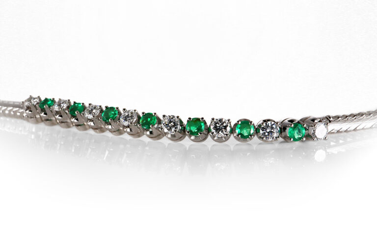 Armband 7 Smaragde 0,50 ct + 8 Brillanten 0,80 ct D-E/VVS-VS 1 IGI [BRORS 20444]