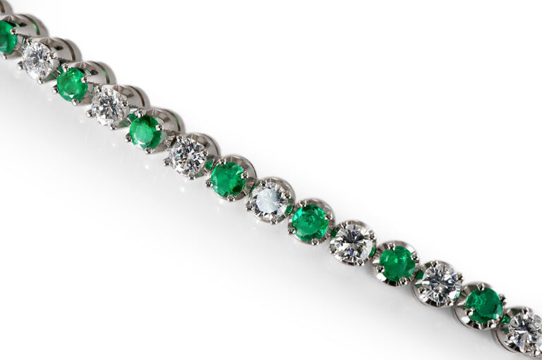 Armband 7 Smaragde 0,50 ct + 8 Brillanten 0,80 ct D-E/VVS-VS 1 IGI [BRORS 20444]