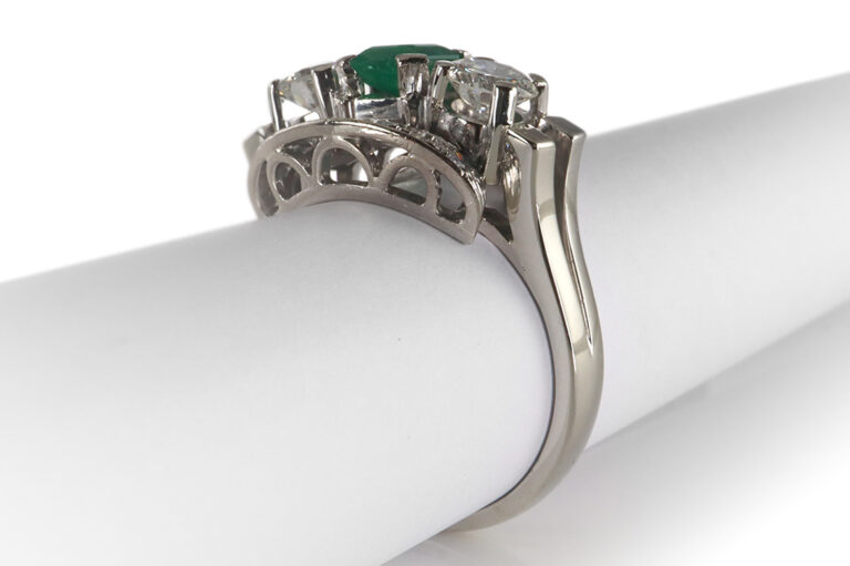 Ring Smaragd 0,55 ct + 16 Brillanten 1,40 ct E-F-G IGI Gutachten [BRORS 20451]