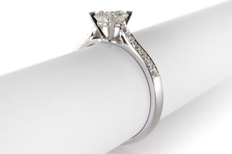 Ring 1 Brillant 0,65 ct + 10 Brillanten 0,17 ct Weißgold DPL Gr.55 [BRORS 20472]