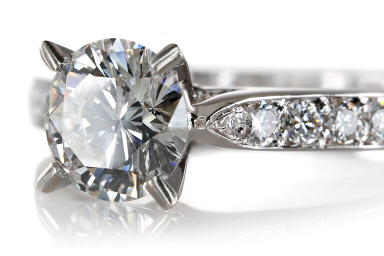 Ring 1 Brillant 0,65 ct + 10 Brillanten 0,17 ct Weißgold DPL Gr.55 [BRORS 20472]