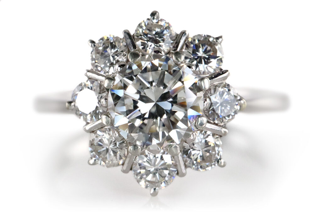 Ring 1 Brillant 0,59 ct G/VS2 +8 Brillanten 750 Gold DPL Gutachten [BRORS 20498]