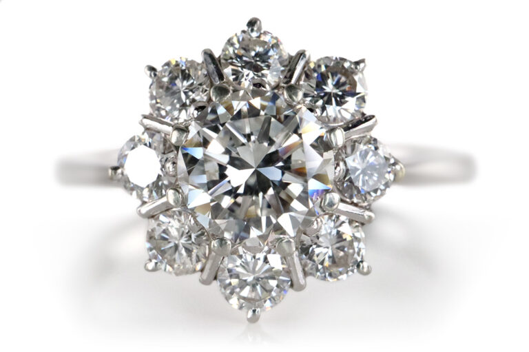 Ring 1 Brillant 0,59 ct G/VS2 +8 Brillanten 750 Gold DPL Gutachten [BRORS 20498]