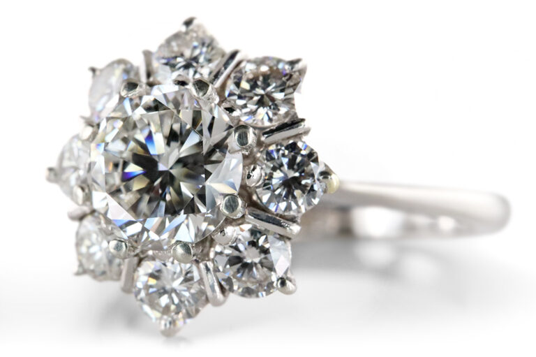 Ring 1 Brillant 0,59 ct G/VS2 +8 Brillanten 750 Gold DPL Gutachten [BRORS 20498]