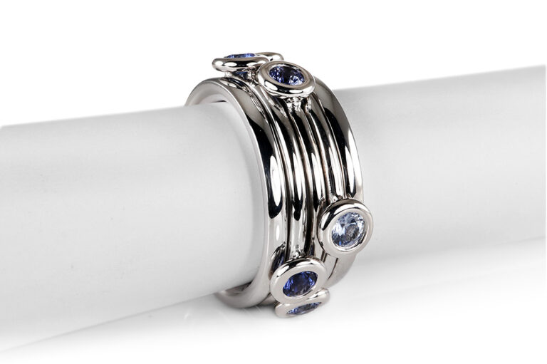 Odenwald Twist Ring 9 Saphire ca 1,82 ct 750 Weißgold [BRORS 20519]