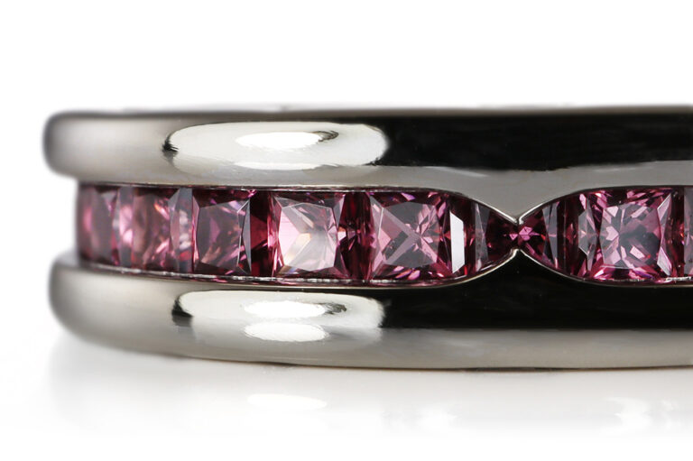 Bvlgari Bulgari B. Zero 1 Ring mit Rhodolith 750 Weißgold Gr 50 [BRORS 20592]