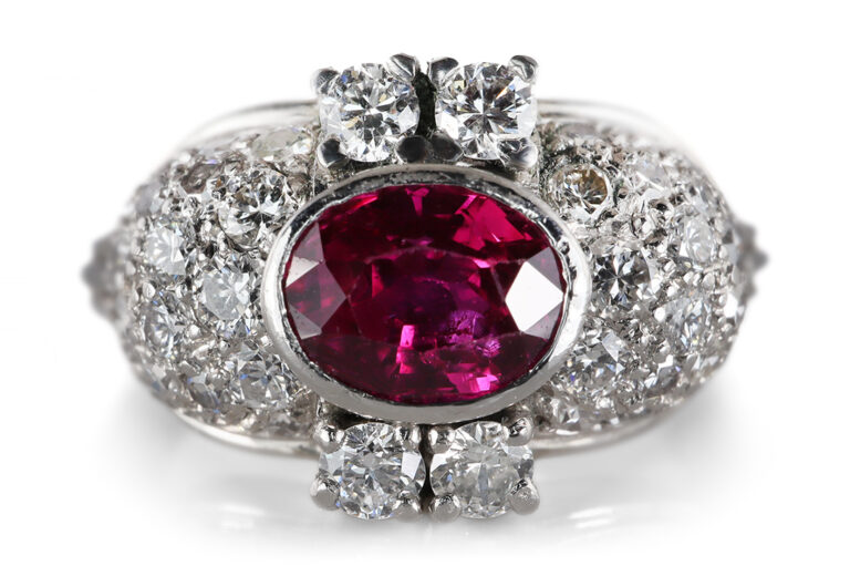 Ring Mogok Rubin ca 1,9 ct unbehandelt + 44 Diamanten ca 1 ct IGI [BRORS 20593]