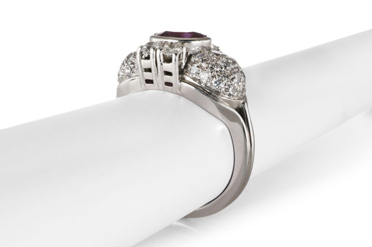 Ring Mogok Rubin ca 1,9 ct unbehandelt + 44 Diamanten ca 1 ct IGI [BRORS 20593]