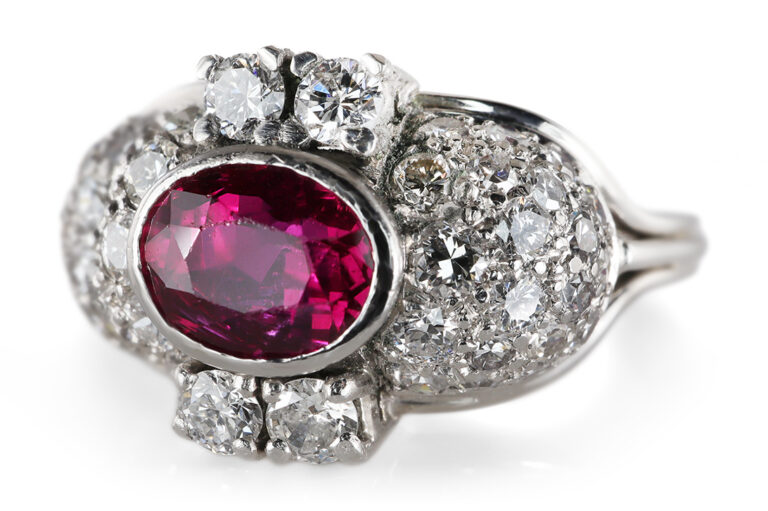 Ring Mogok Rubin ca 1,9 ct unbehandelt + 44 Diamanten ca 1 ct IGI [BRORS 20593]