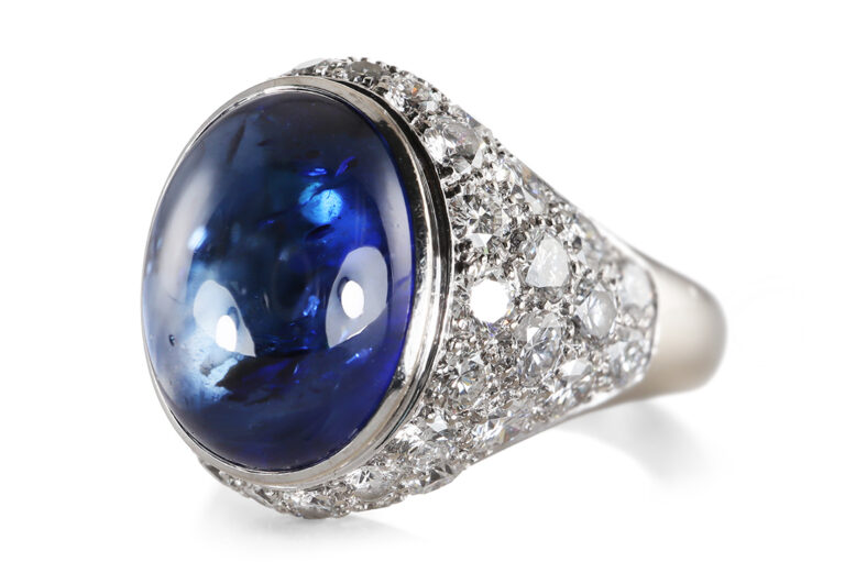 Ring 1 Saphir 7,0 ct + 46 Brillanten 2,2 ct. D-E Gold IGI Gr. 56 [BRORS 20594]