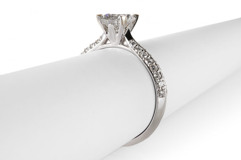 Ring 1 Brillant 1,02 ct H/P1 + 32 Brillanten 750 Gold DPL Gr. 54 [BRORS 20604]