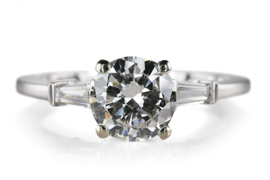 Ring 1 Brillant 0,66 ct Lupenrein/H +2 Diamanten 750 Gold DPL Gr 54[BRORS 20626]