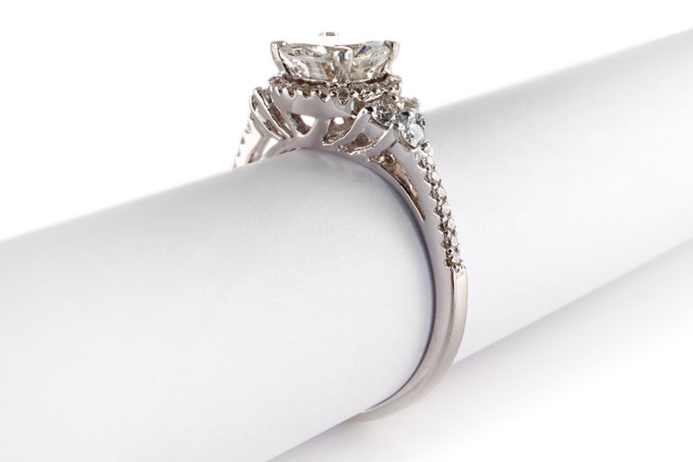 Ring Brillant ca 1,35 ct + 40 Diamanten 0,4 ct 750 Gold IGI Gr.55 [BRORS 20383]