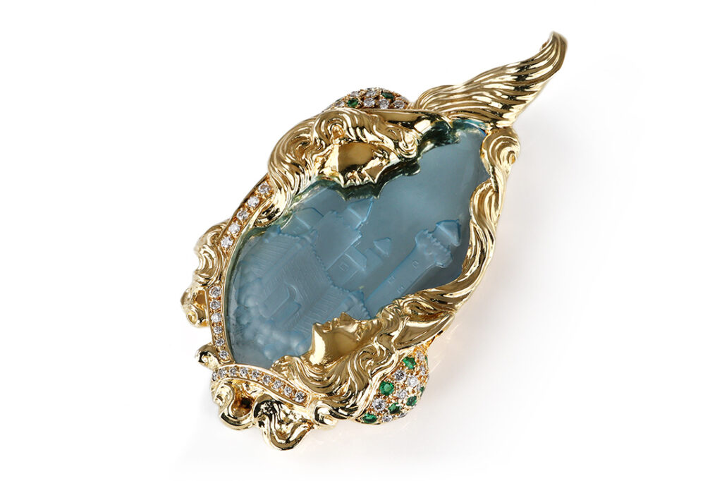 Wallace Chan Anhänger Blautopas Smaragde Brillanten Gelbgold IGI [BRORS 20633]