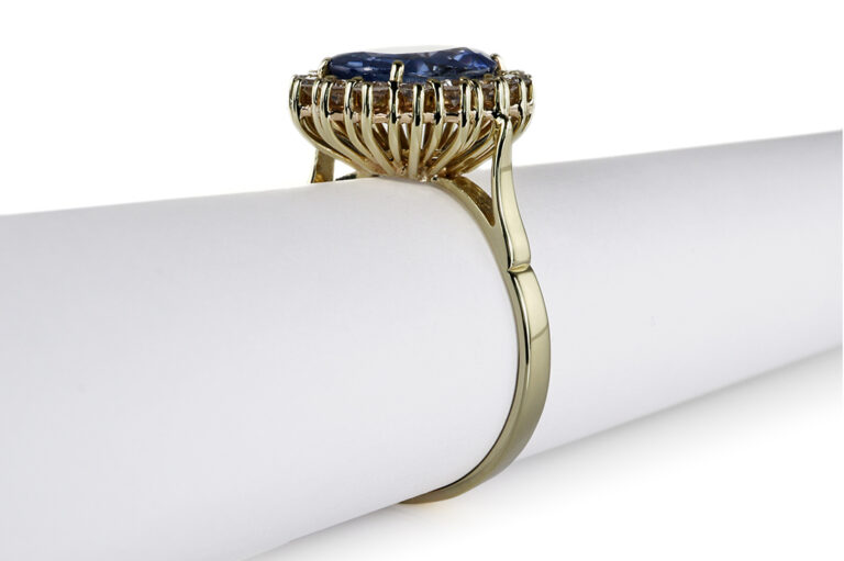 Ring Saphir unbehandelt 3,7 ct + 16 Brillanten Gold IGI Gr 60 [BRORS 20634]