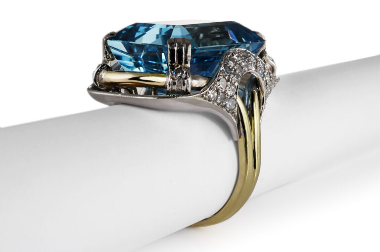 Ring antik Aquamarin 28 Karat Deep Blue 46 Diamanten 585 Gold IGI [BRORS 20639]