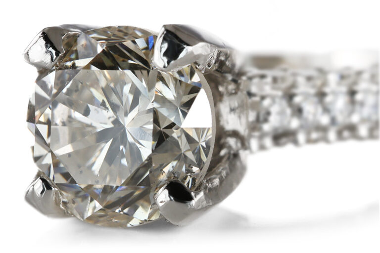 Ring 1 Brillant 1,18 ct P-R/P1 + 62 Brillanten 750 Gold DPL Gr. 52 [BRORS 20642]