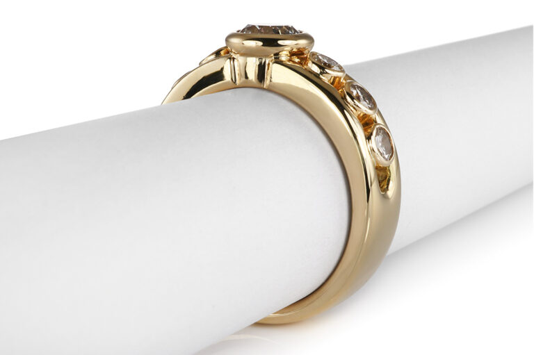 Ring HOFACKER 7 Brillanten ca 0,8 ct K/Pi 750 Gelbgold Gr. 57 [BRORS 20680]