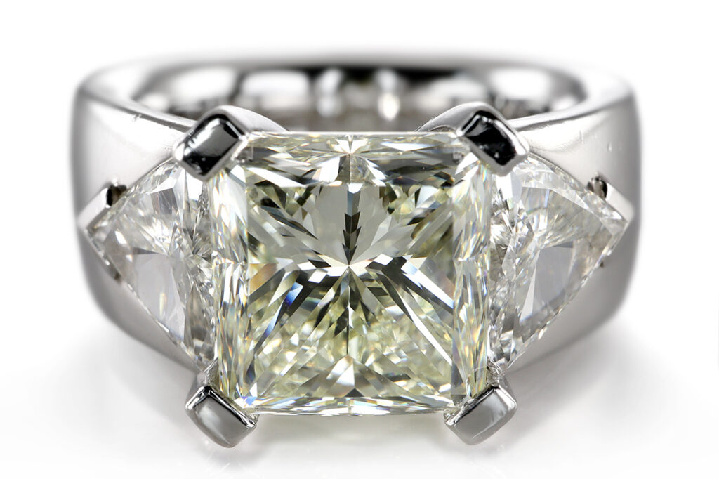 Ring 3 Diamanten insg. 6,5 ct Getönt-Weiß/VS 950 Platin Gr 53 [BRORS 20689]