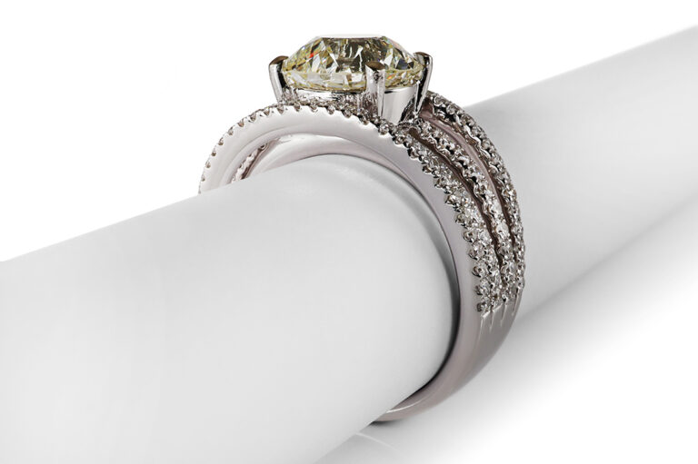 Ring 1 Diamant 3,04 ct N-O/VS 2 + Brillanten 750 Gold DPL Gr. 52 [BRORS 20703]